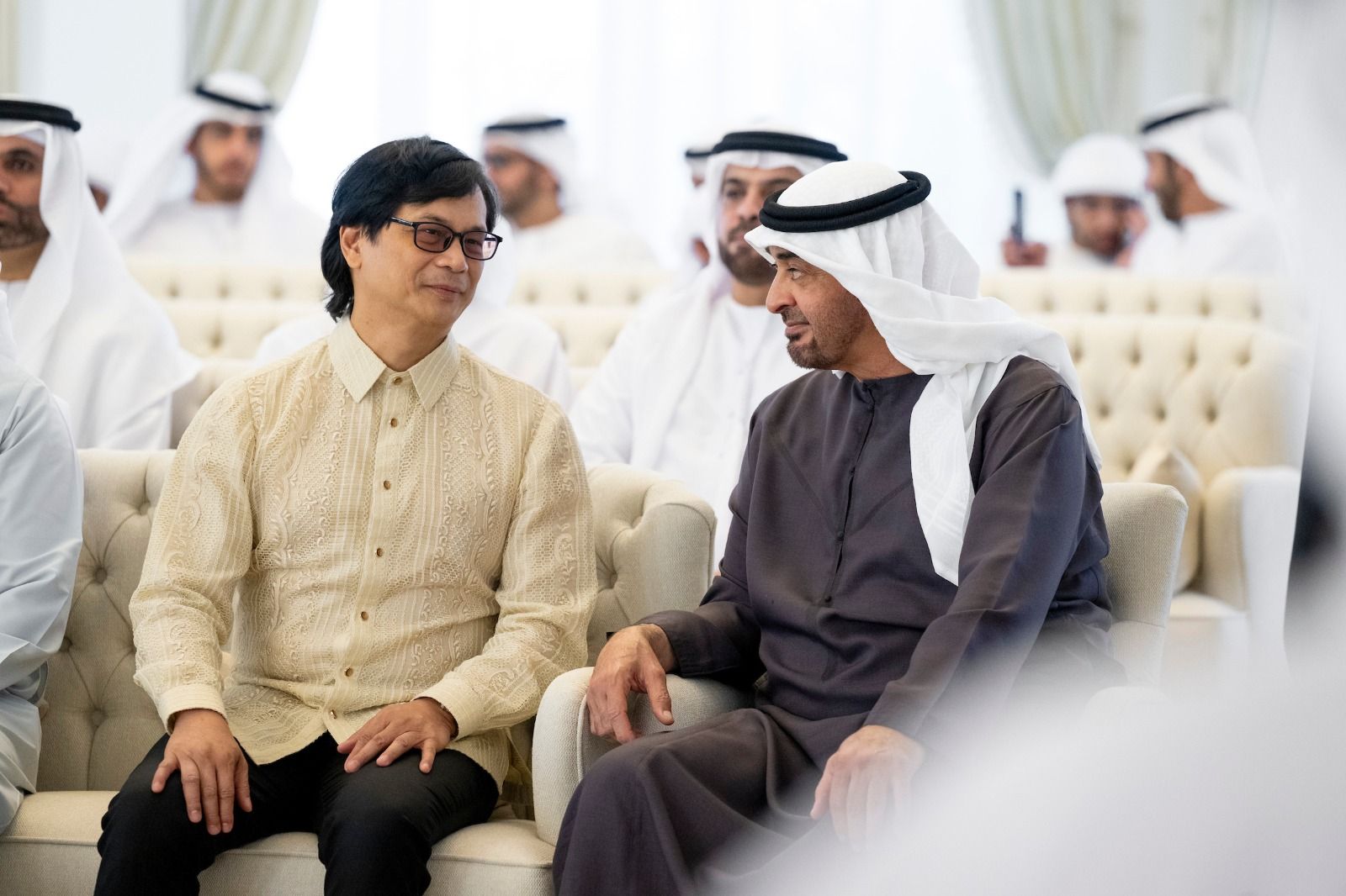 الخليج اليوم .. رئيس الدولة يستقبل وزير الداخلية الفلبيني