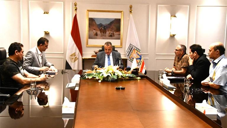 محافظ جنوب سيناء يدعو المتعثرين عن سداد مديونيات الكهرباء لمناقشة آليات التحصيل