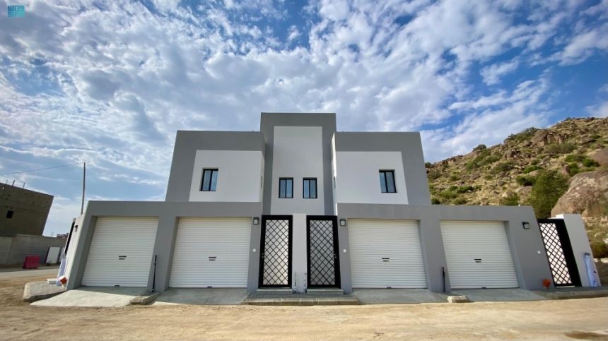 الباحة.. تنفيذ 11 مشروعاً للإسكان وتوقيع 24 اتفاقية للأسر الأشد حاجة للسكن