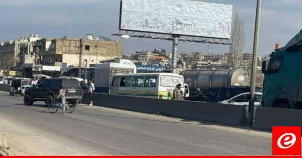 قطع طريق المنية بسبب توقيف شخص على خلفية اعمال بناء