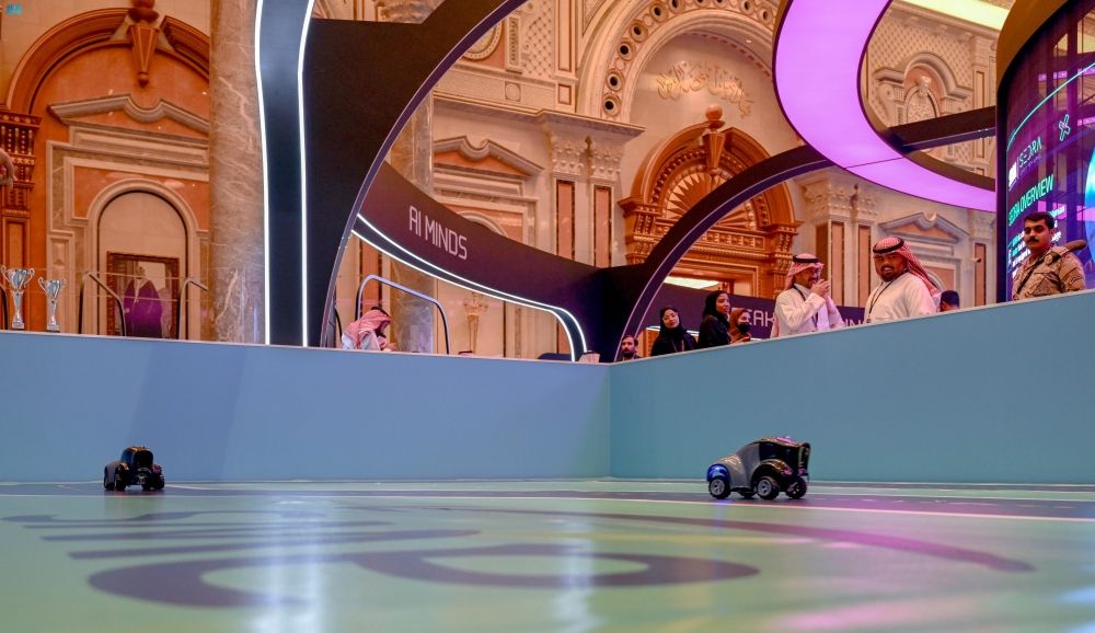 القيادة الذاتية بـAI.. تنافسية في الابتكار خلال قمة الذكاء الاصطناعي