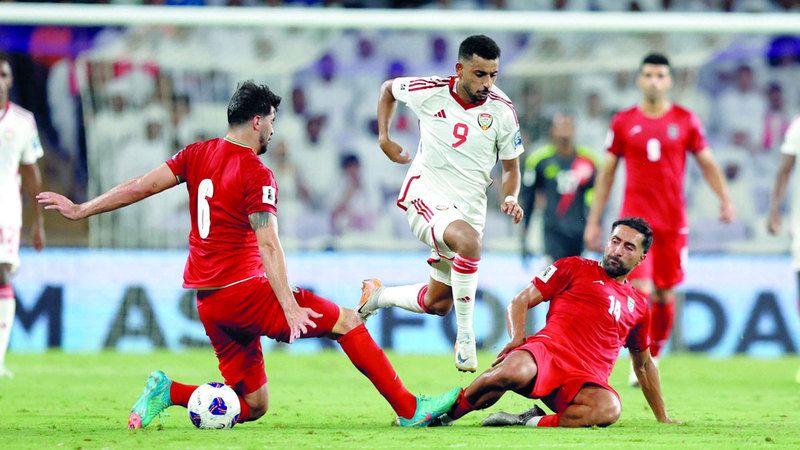 الامارات | غياب الفاعلية الهجومية و«الخطأ القاتل»  وراء خسارة المنتخب