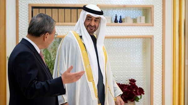 رئيس الدولة ورئيس مجلس الدولة الصيني يبحثان تعزيز الشراكة الاستراتيجية الشاملة بين البلدين