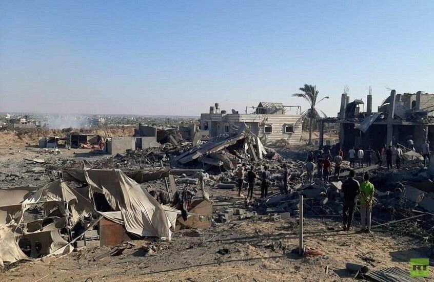 الخليج اليوم .. رئيسا وزراء قطر والمخابرات المصرية يجتمعان مع حماس في الدوحة