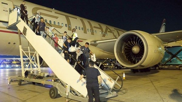 الإمارات تنفذ إجلاء عاجلاً لـ 252 مصاباً ومرافقاً من غزة