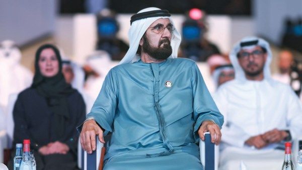 محمد بن راشد: تطوير برامج متكاملة لإعداد جيل من القادة