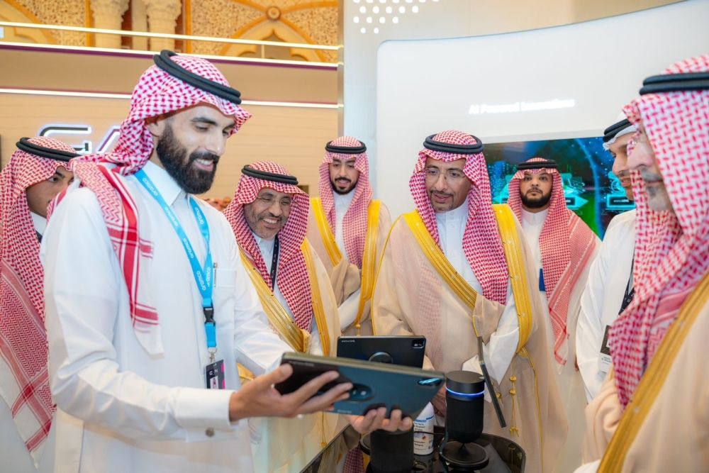 وزير الصناعة تطبيقات الذكاء الاصطناعي تحسّن كفاءة الإنتاج