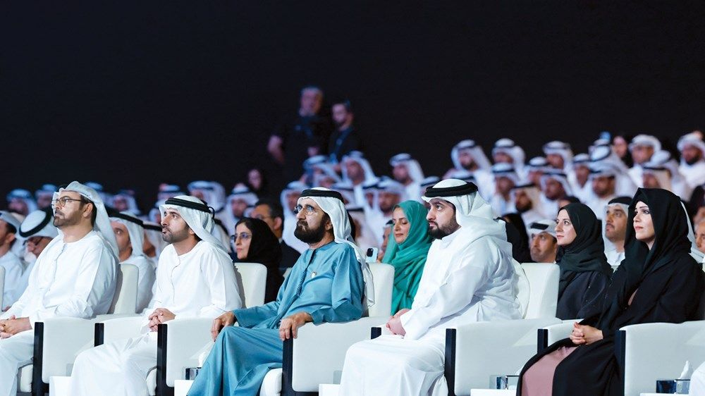 محمد بن راشد: تطوير برامج متكاملة لإعداد جيل من القادة