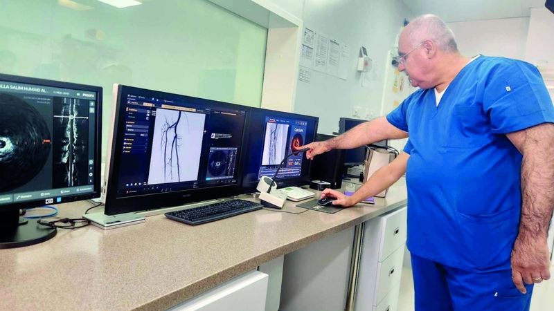 الامارات | مستشفى القاسمي يقدم علاجاً جديداً لنقص التروية.. يمنع بتر الأطراف
