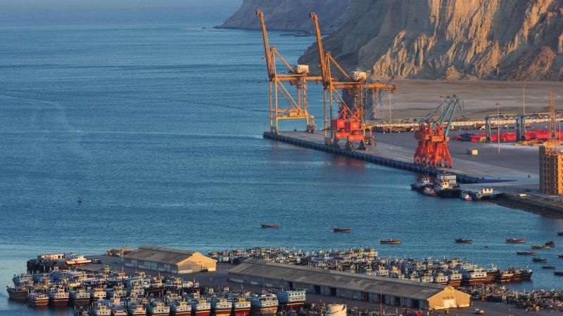 باكستان والصين تتفقان على تشغيل ميناء جوادر بكامل طاقته لتعزيز التجارة الثنائية