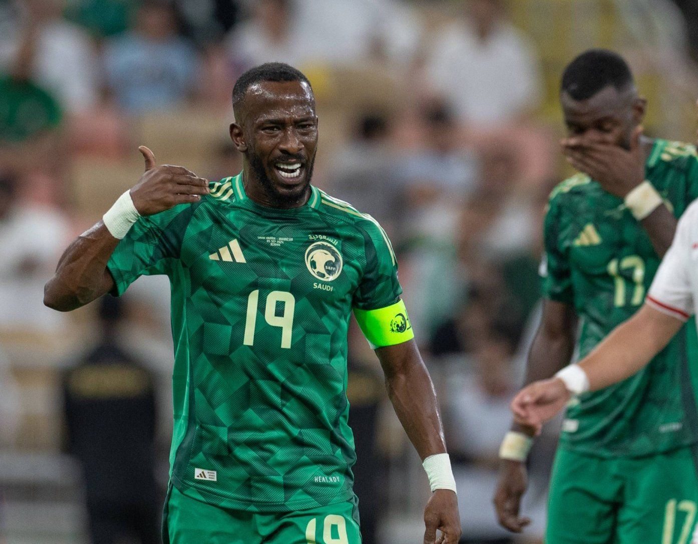 الامارات | تفاصيل غامضة.. سقوط نجم المنتخب السعودي من شرفة منزله بدبي