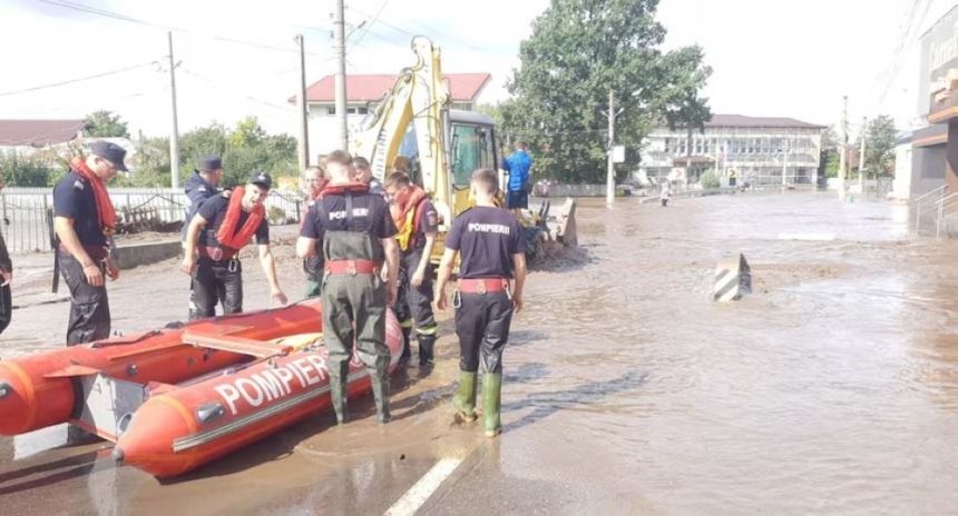 رومانيا.. مصرع 5 أشخاص بسبب العواصف والفيضانات