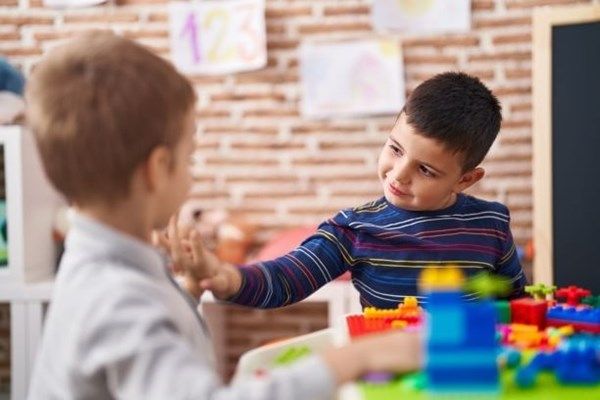 "صحة أبوظبي" تُطلق مبادئ توجيهية لتعزيز الرعاية المقدمة لمرضى التوحد
