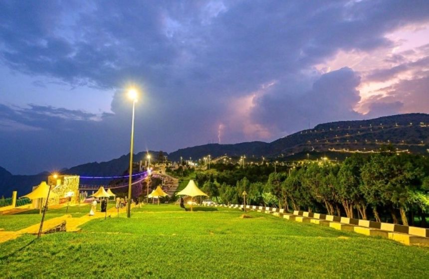 مشاهد رائعة.. هطول أمطار متفرقة على الباحة