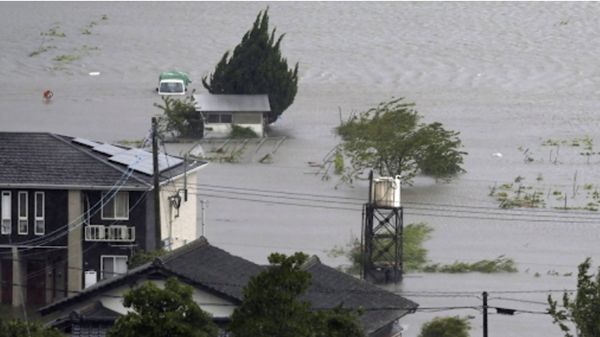 الإعصار "بيبنكا" يتحرك مبتعداً عن جزر في اليابان