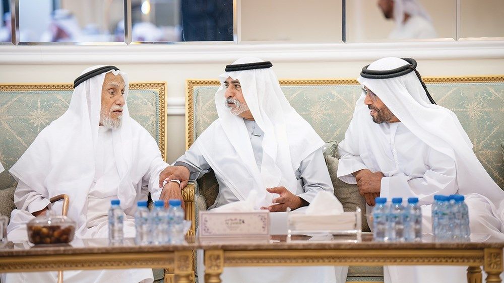 أحمد بن محمد ونهيان بن مبارك وخليفة بن طحنون يعزون في وفاة زوجة أحمد بن عمهي المنصوري