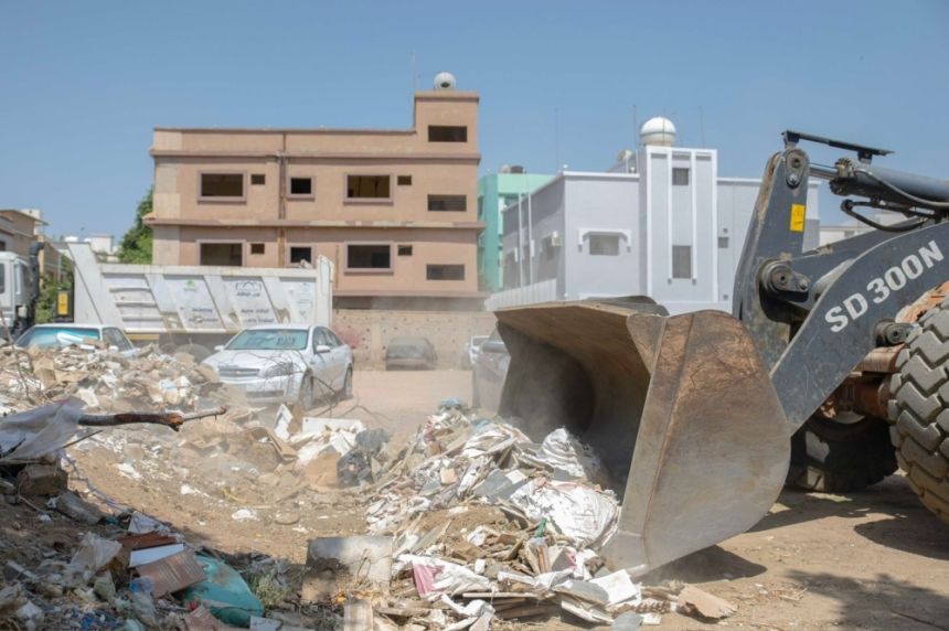 الطائف.. نقل 110 آلاف طن من النفايات والأنقاض للمدفن الصحي