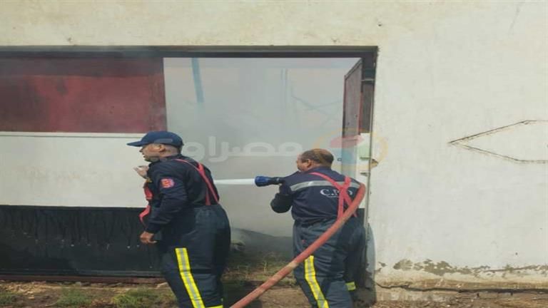 بالصور.. حريق هائل داخل المدرسة الكهربائية في بني سويف