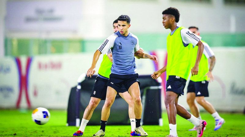 الامارات | الشارقة يتدرب على «العشب الاصطناعي» للتأقلم مع ملعب الاستقلال