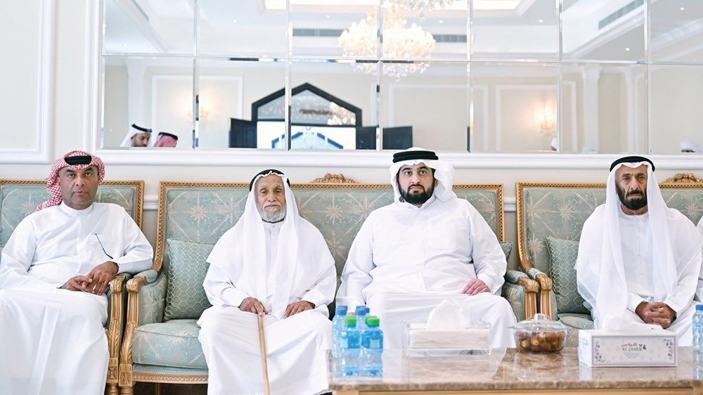 أحمد بن محمد ونهيان بن مبارك وخليفة بن طحنون يعزون في وفاة زوجة أحمد بن عمهي المنصوري