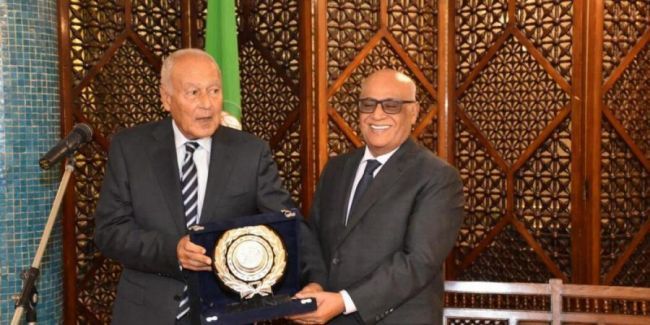 جامعة الدول العربية والسفراء العرب في القاهره يكرمون سعادة السفير رياض عمر العكبري