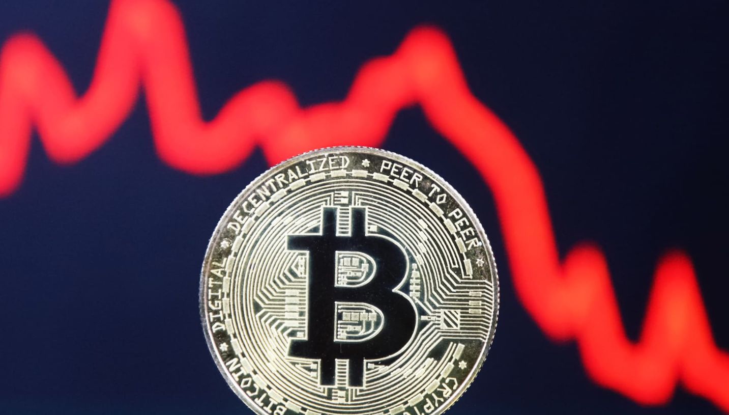 تراجع ارتباط البيتكوين بالذهب وانخفاض سعر البيتكوين لما دون مستوى 60 ألف دولار