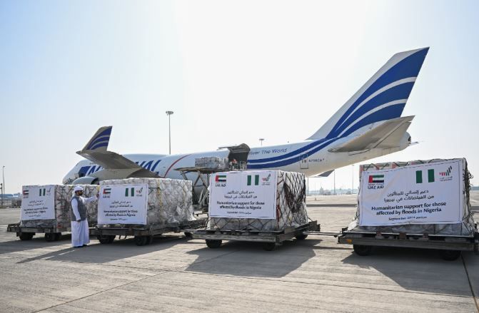 الامارات | الإمارات ترسل طائرة تحمل 50 طنا من الإمدادات الغذائية إلى نيجيريا لمساعدة المتضررين من الفيضانات