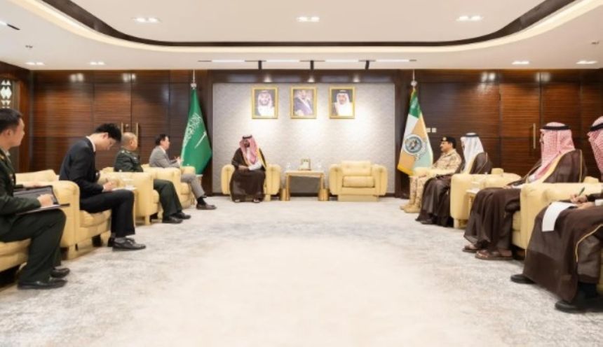 وزير الحرس الوطني وسفير الصين يستعرضان الموضوعات المشتركة
