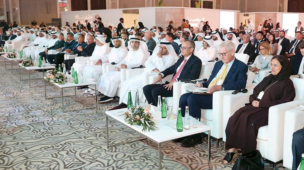 أنور قرقاش: الإمارات تلعب دوراً بناءً في تعزيز التعاون الدولي وترسيخ مبادئ السلام والاستقرار