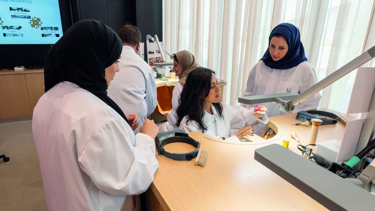 الامارات | أنامل إماراتية من ذهب.. مصممات لكل منهن مع المجوهرات حكاية