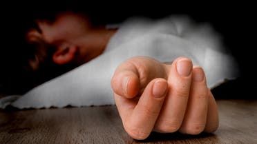 الخليج اليوم .. اشتكت لمدير المدرسة قبل ساعات.. أب يعذب طفلته حتى الموت