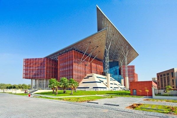 «قضاء أبوظبي» تكثف جهودها لتعزيز الوعي القانوني لدى الجاليات الأجنبية