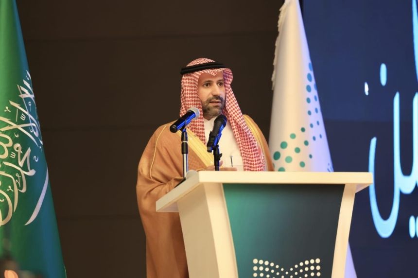 وزير التعليم يكرم المشاركين في برنامج "مكين" لتطوير القيادات التعليمية