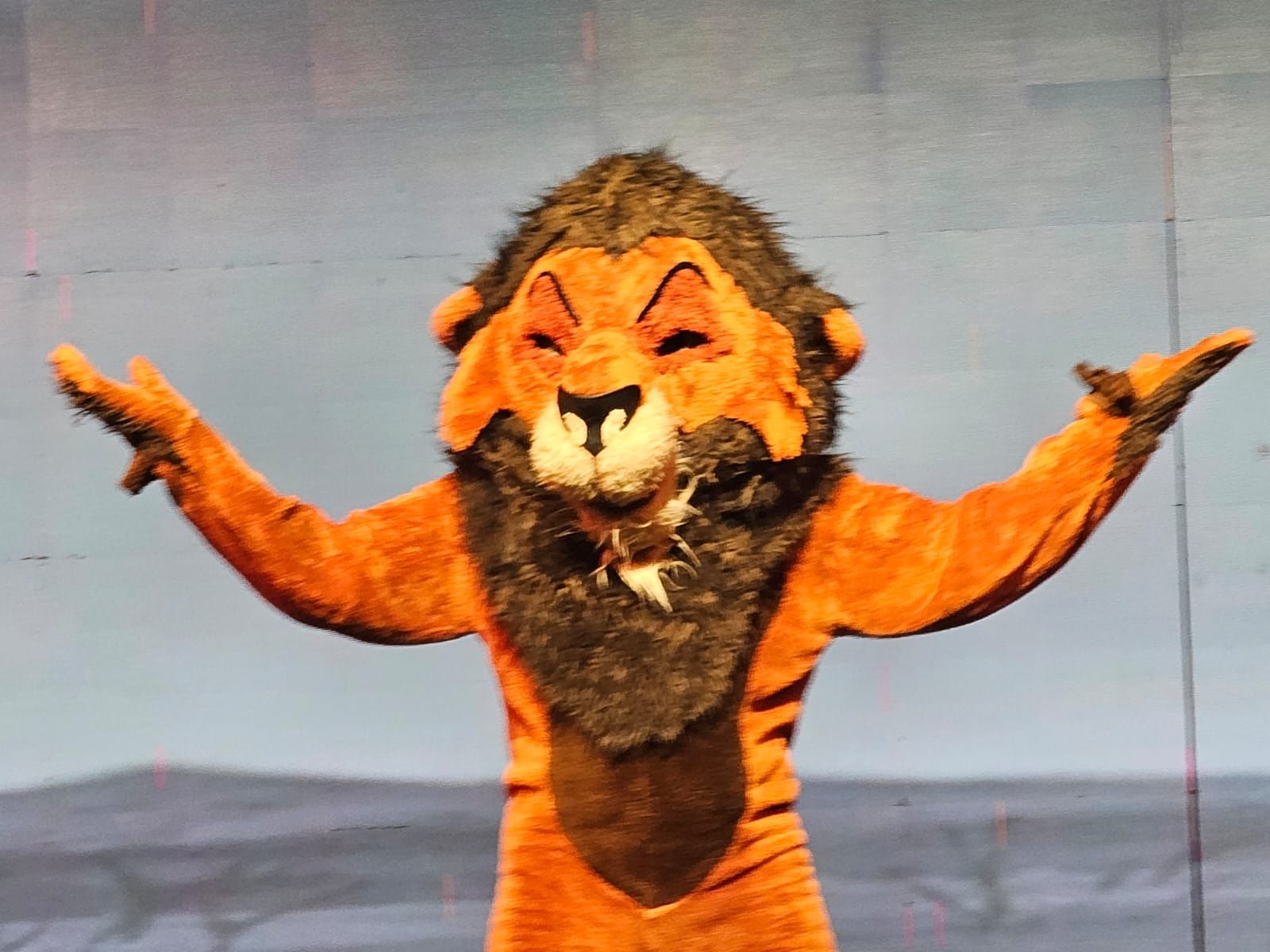 تفاصيل تكريم فريق عمل مسرحية "أرض الشمس"