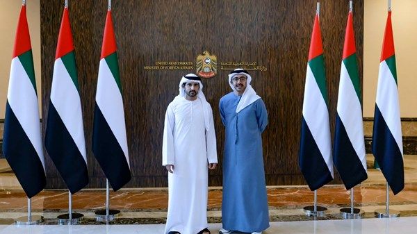 حمدان بن محمد يزور مقر وزارة الخارجية في أبوظبي