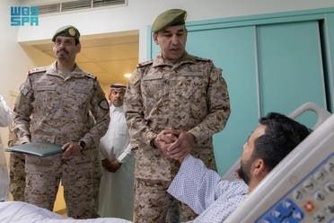 الخليج اليوم .. قائد القوات المشتركة يزور الجرحى والمصابين في عاصفة الحزم وإعادة الأمل