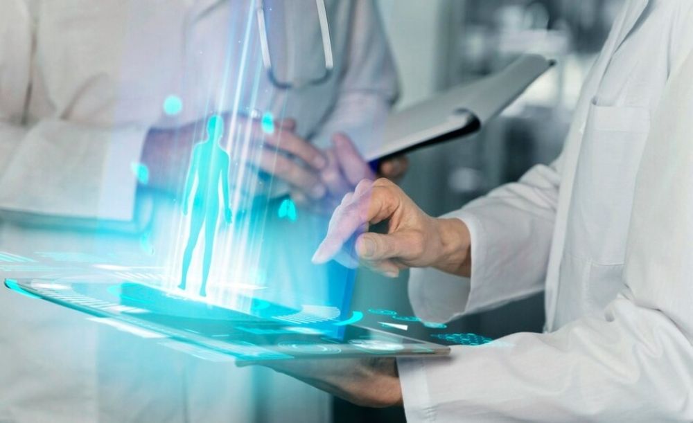 دعم وتطوير.. "الندوة العالمية" تشيد بجهود المملكة الطبّية