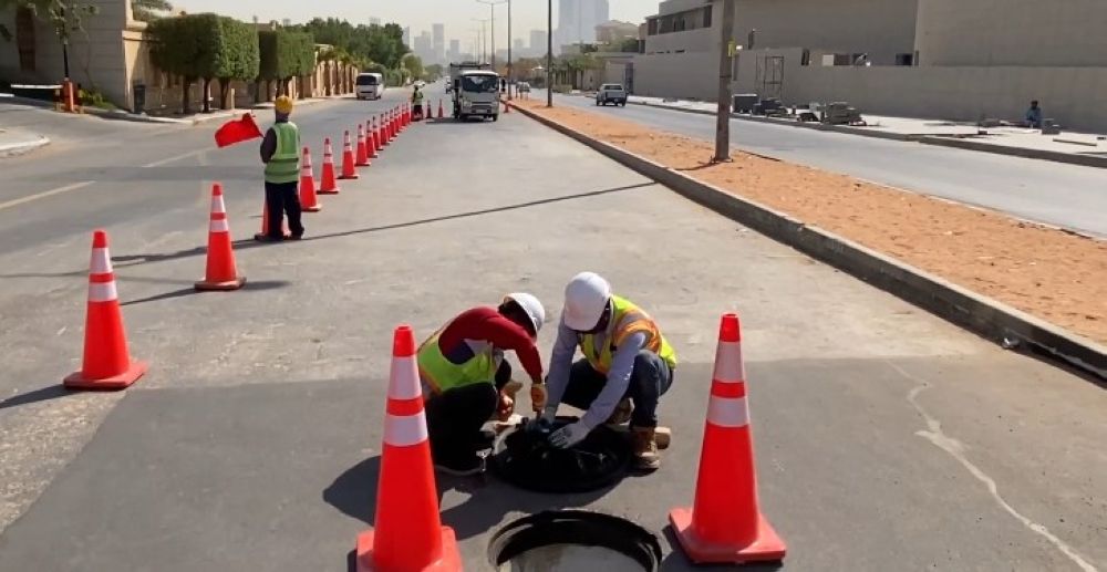 أمانة الرياض تفعّل الأنظمة الذكية في شبكات تصريف السيول بالعاصمة