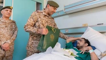 الخليج اليوم .. قائد القوات المشتركة يزور الجرحى والمصابين في عاصفة الحزم وإعادة الأمل