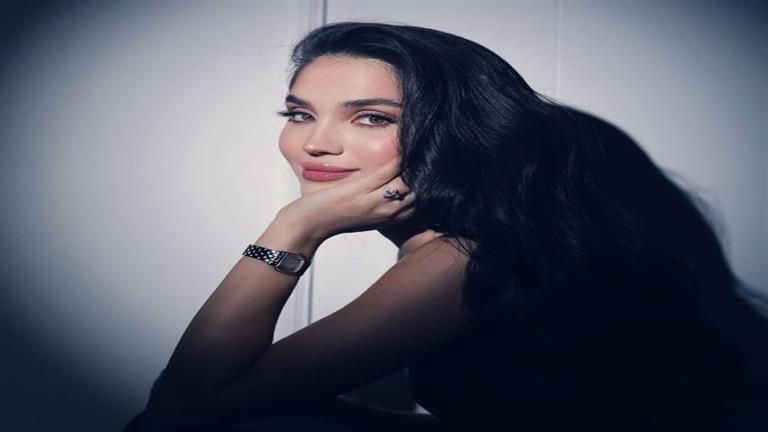 ملكة جمال لبنان تخطف الأنظار بإطلالة ساحرة في حفل زفافها