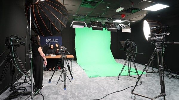 كلية ليوا تطور استوديو  مجهز بأحدث تقنيات الإعلام الرقمي