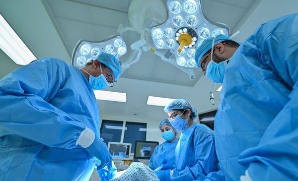 "أبوظبي للخلايا الجذعية" و"برجيل الطبية" يتعاونان في خدمات زراعة نخاع العظم