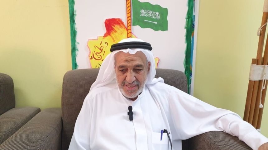 صور| في اليوم الوطني.. ثمانيني يستذكر زيارات الملوك إلى صفوى