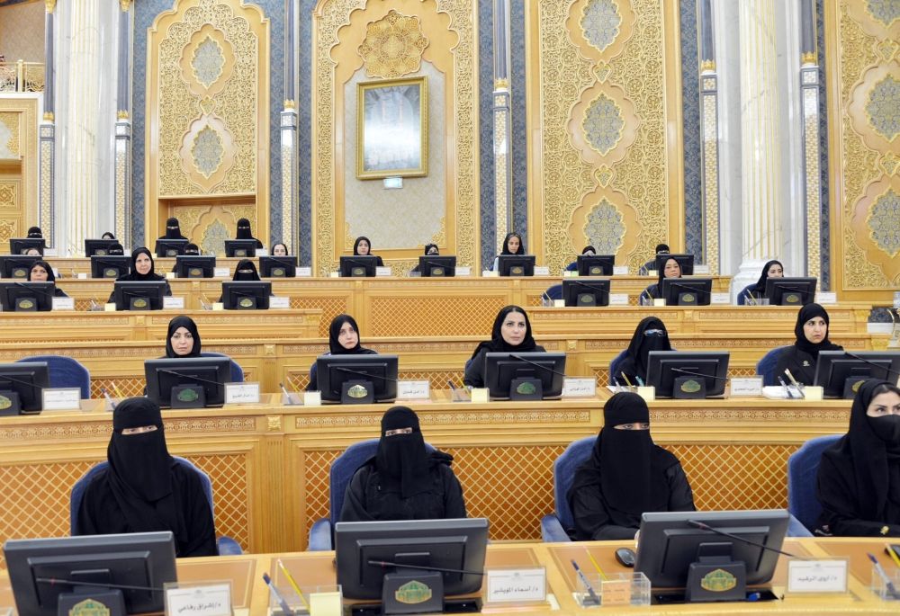 في جلسته  الأولى.. "الشورى" يشكل لجانه المتخصصة ويسمي رؤساء اللجان