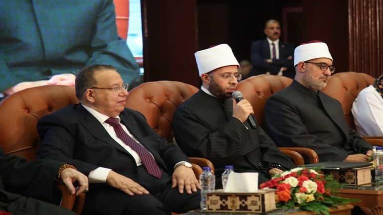 وزير الأوقاف ينشد في حب الرسول خلال احتفال "الأشراف" بالمولد النبوي