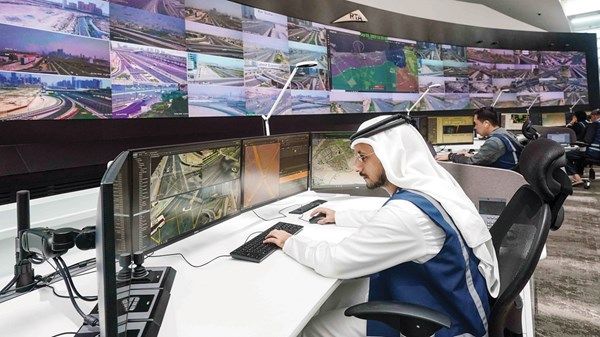 «طرق دبي»: 3 وسائل ذكية لبث رسائل التنبيه والطوارئ داخل المركبات