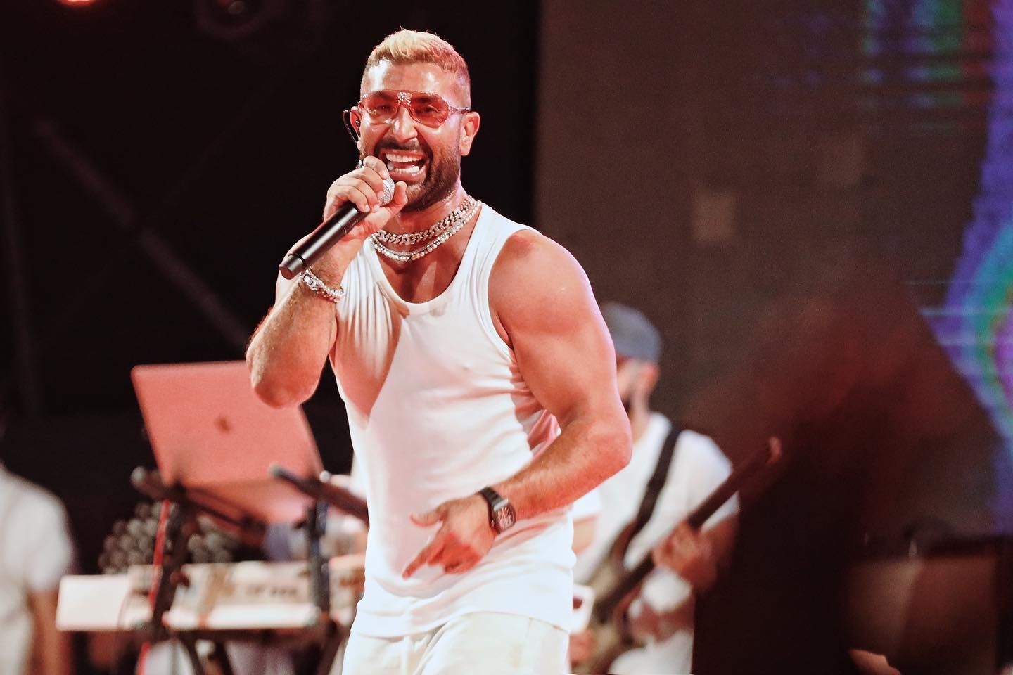 الصورة الاولى لأحمد سعد وزوجته بعد عودتهما الى بعضهما