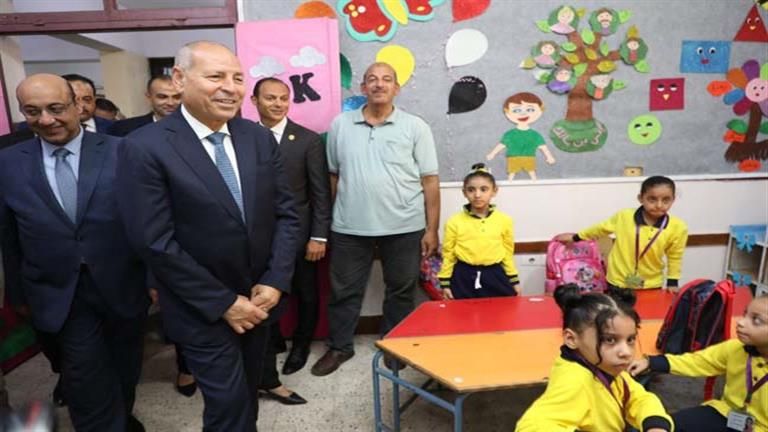 13 صورة ترصد بداية العام الدراسي في عدد من مدارس القاهرة