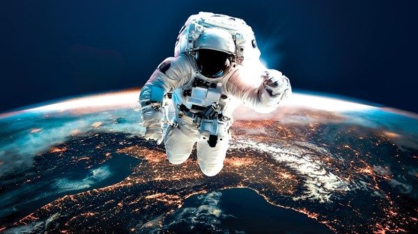 الإمارات تحقق قفزات هائلة في مجال الفضاء