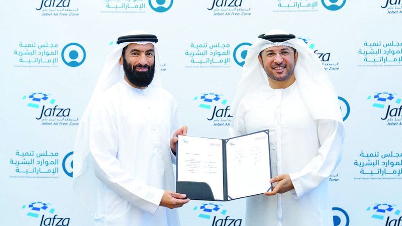 الامارات | «تنمية الموارد البشرية الإماراتية» في دبي و«جافزا» توقعان مذكرة لتعزيز التوطين